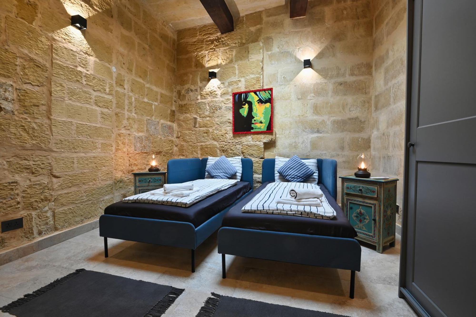 Il Luzzu - More Room For You! Victoria Luaran gambar